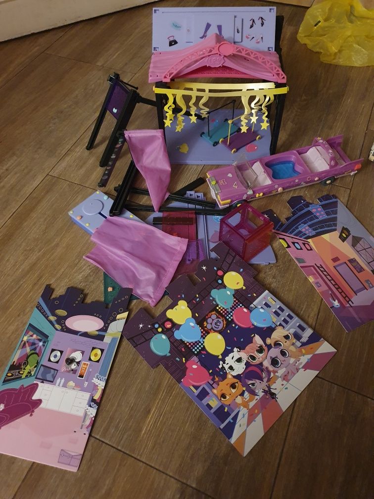 Limuzyna z basenem i scena Littlest pet shop