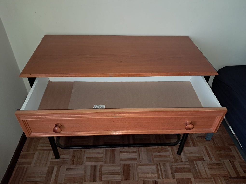 Cómoda com 2 gavetas de madeira