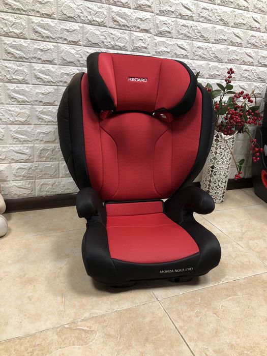 Автокрісло Recaro Monza Nova Evo Seatfix Група 2/3 (15-36 кг) бустер
