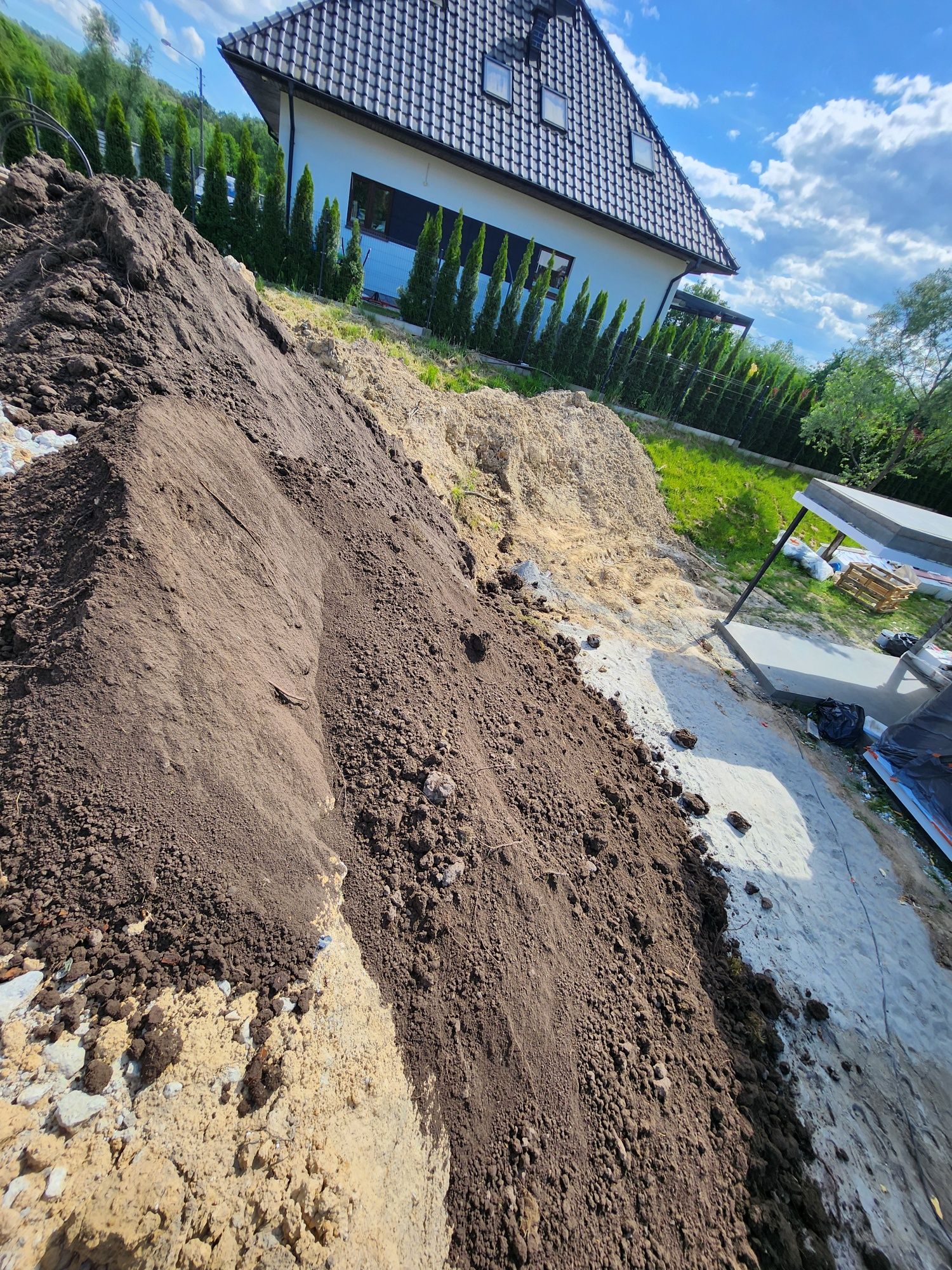 ziemia siana czarnoziem humus ziemia ogrodowa transport kamień piasek