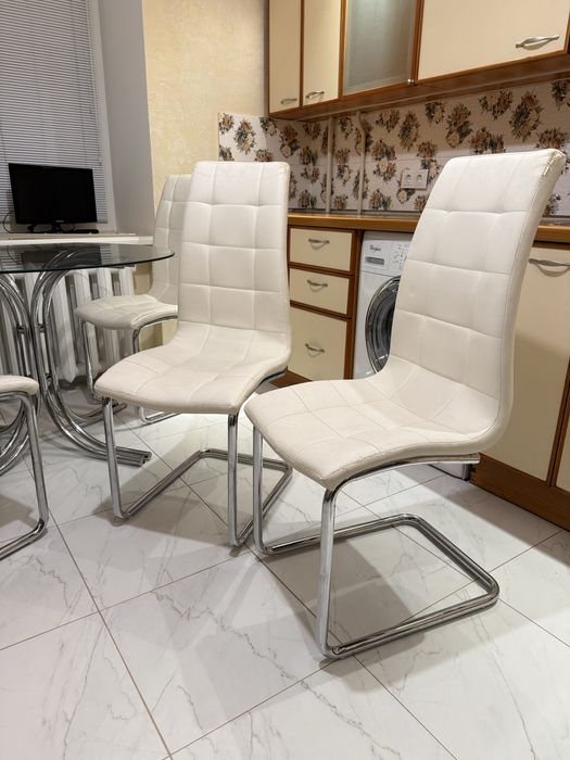 Стільці для кухні / білі м’які стільці / крісла зі спинкою