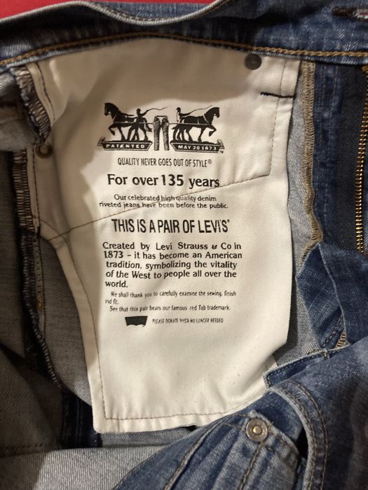 Продам мужские джинсы Levi’s.б/у.Потертостей от носки нет.