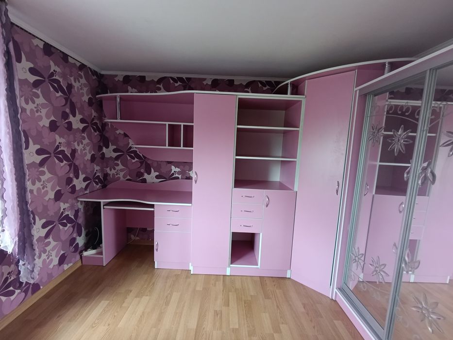 Меблі в дитячу кімнату для дівчинки