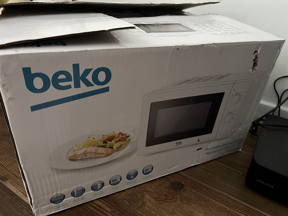 Używana biala kuchenka mikrofalowa