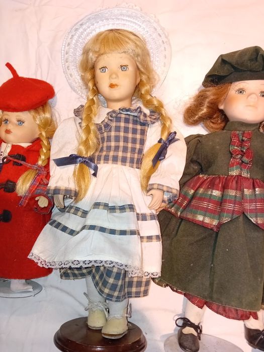 Conjunto de 4 Bonecas em Loiça Antigas