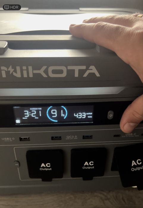 Продам портативну зарядну станцію nikota пікова потужність 4000 ват