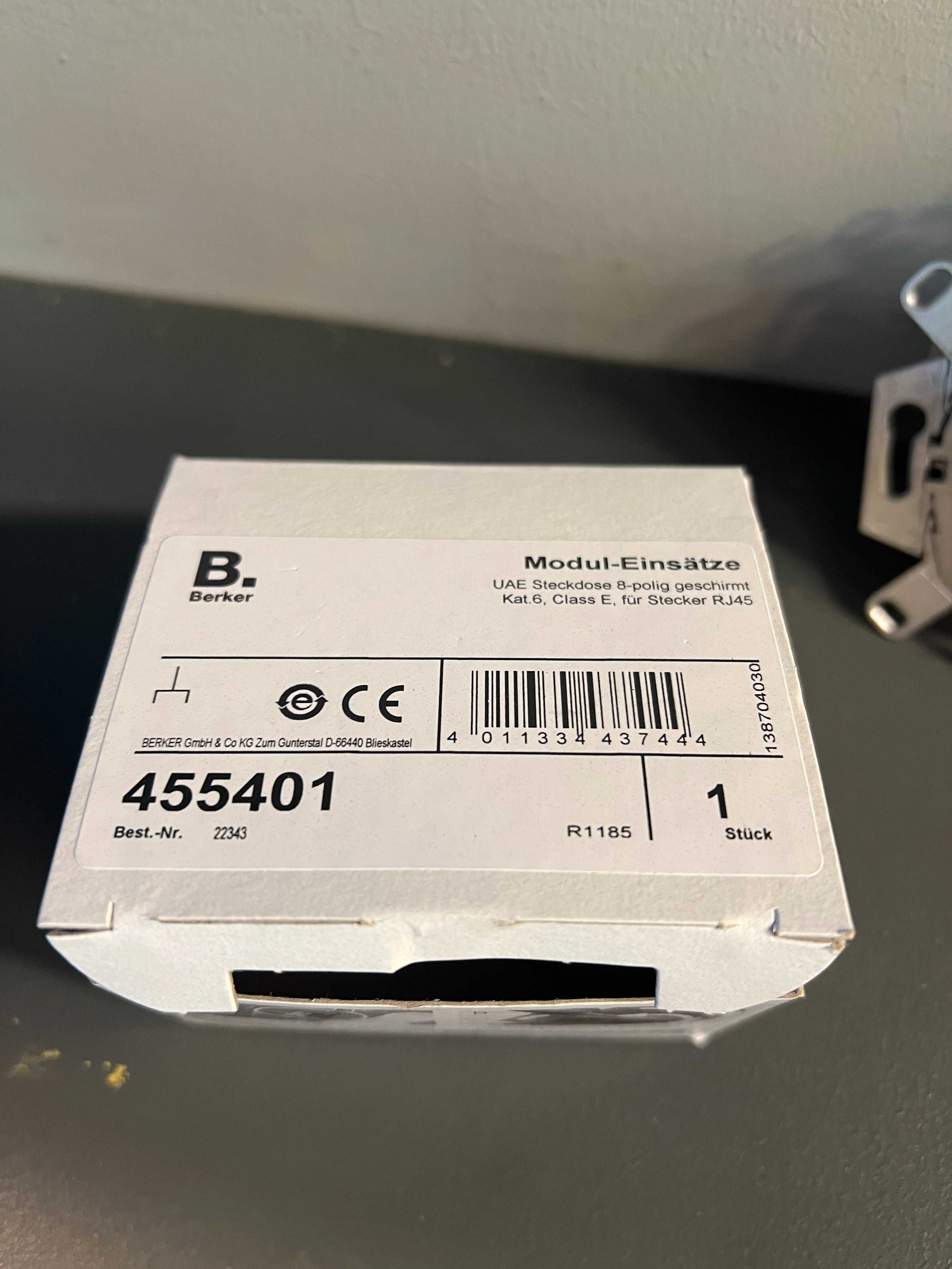 Nowe gniazdo sieciowe Berker RJ45 kat.6 ekranowane 455401