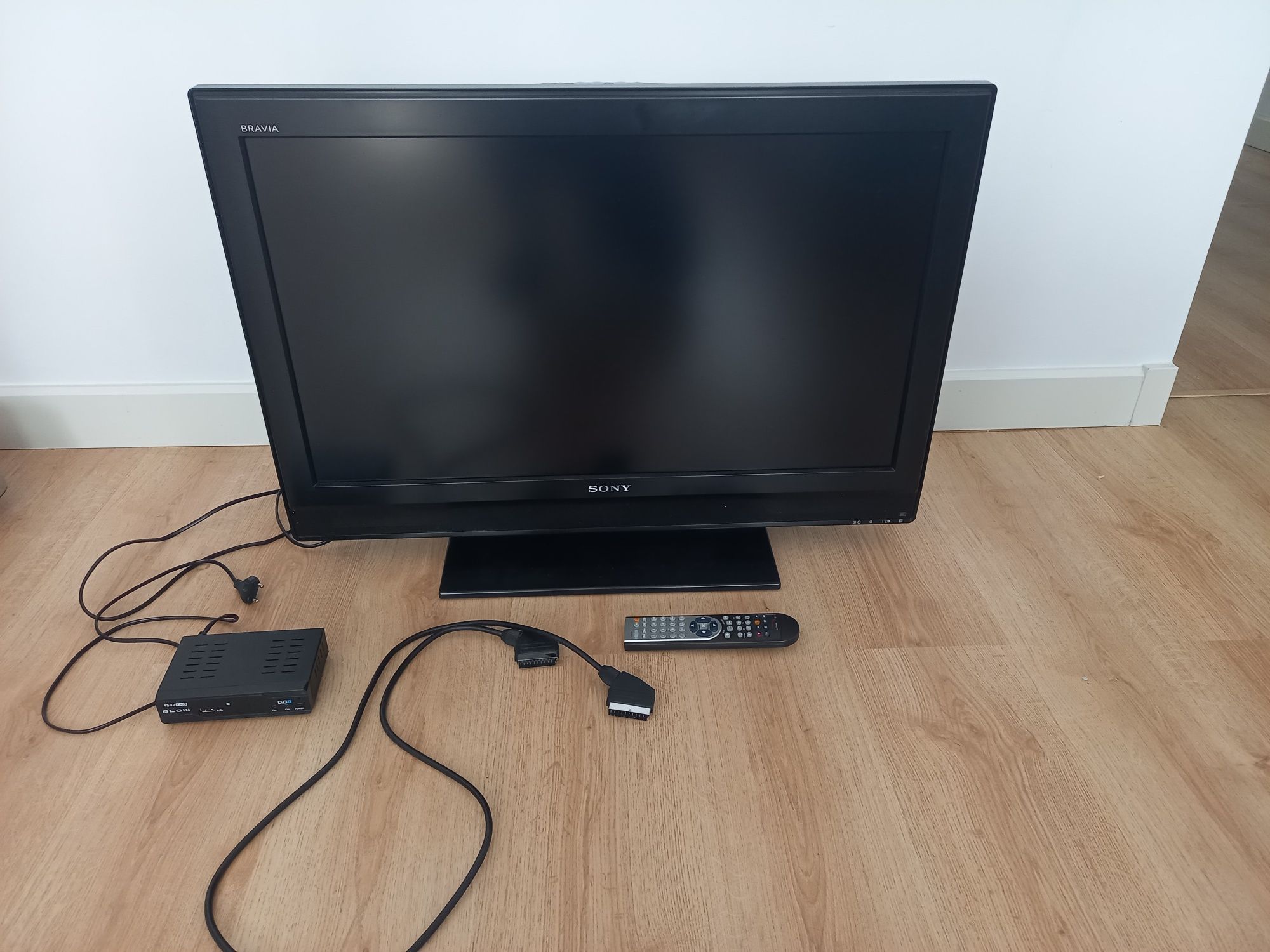 Telewizor sony bravia 32 cale zestaw pilot dekoder stan idealny