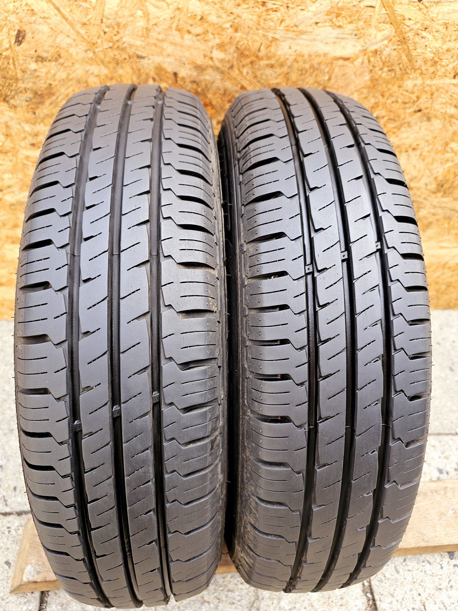 Idealne!!  8mm. 165/80 r14C Hankook Vantra LT. M+S