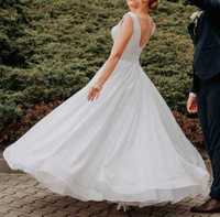 Brokatowa suknia ślubna z trenem w kształcie litery A
