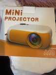 Mini projektor przenośny A10