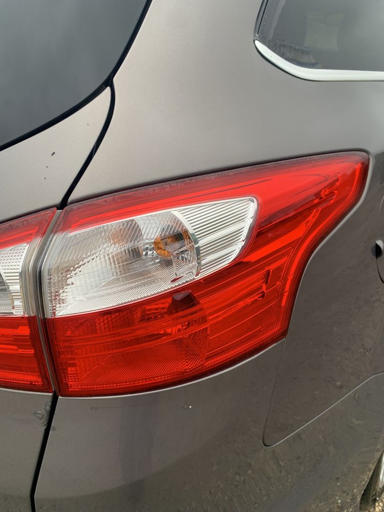 Ford Focus MK3 kombi lampa prawa tylna prawy tył w błotnik LED EUROPA