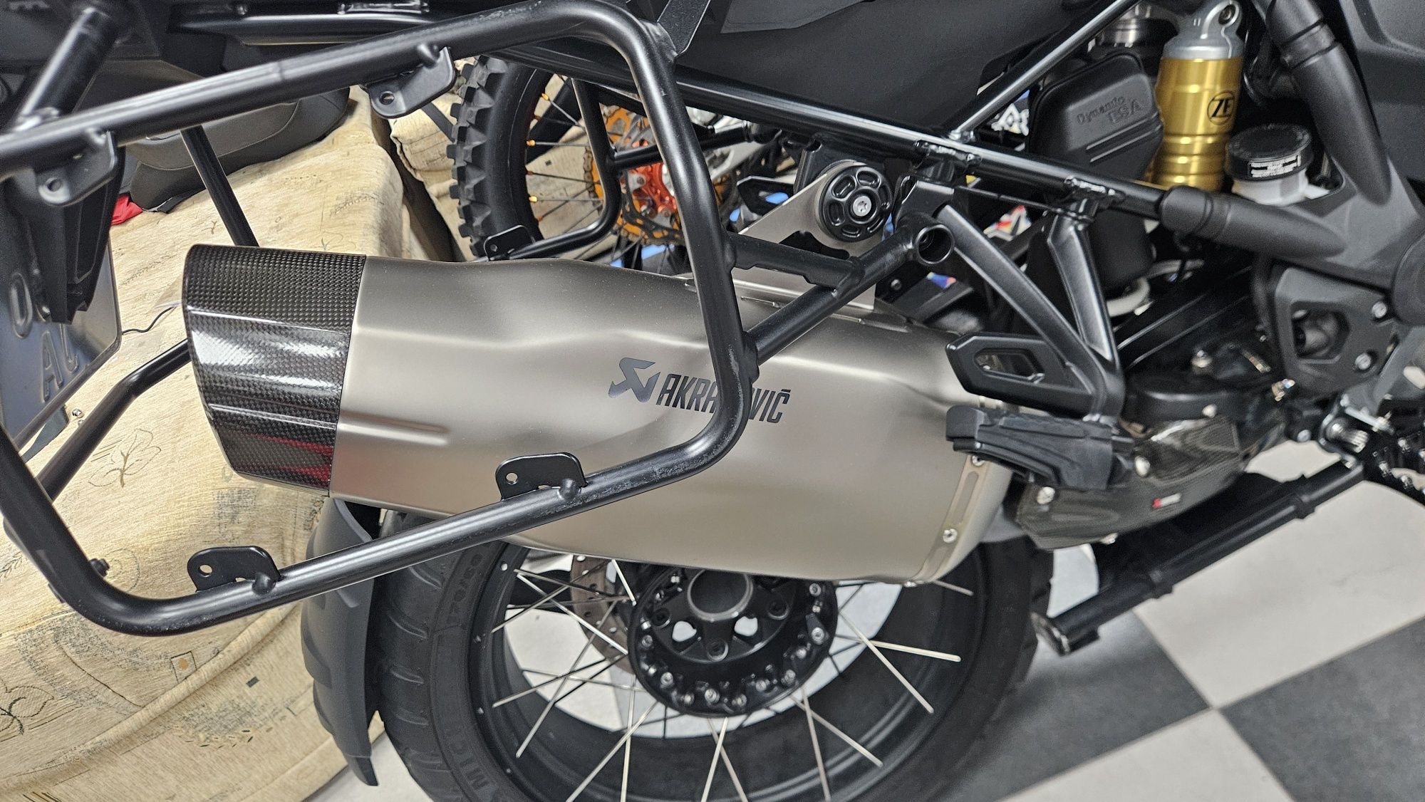 Akropovic BMW R1250GS