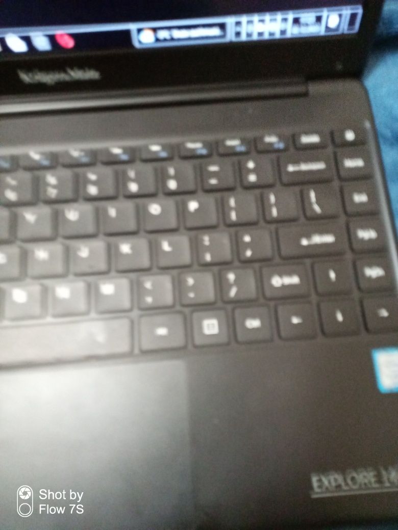 Laptop dwu miesięczny paragon gwarrancja nowy