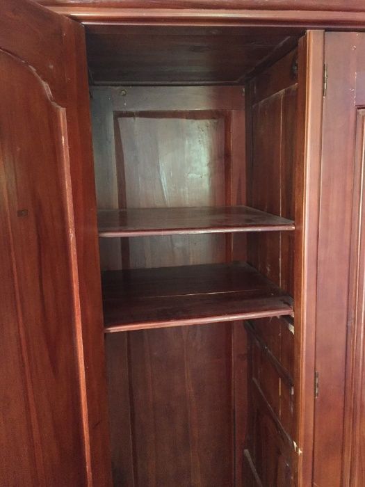 Szafa drewniana - ogromna, rzeźbiona, 213 cm wys. x 227 cm szer.