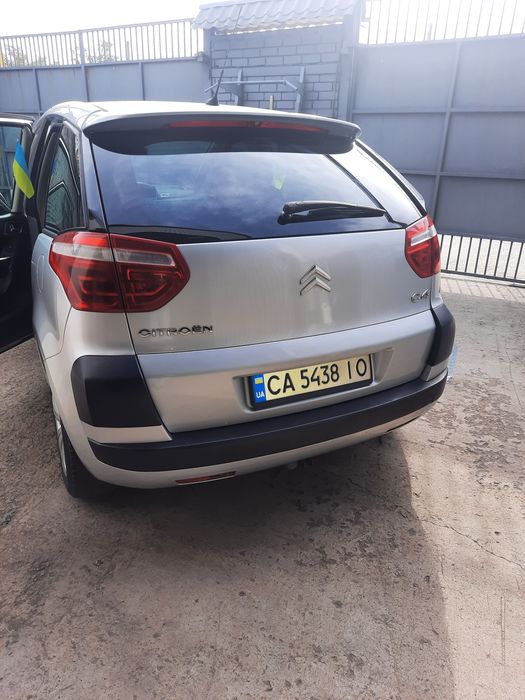 Продам семейное авто