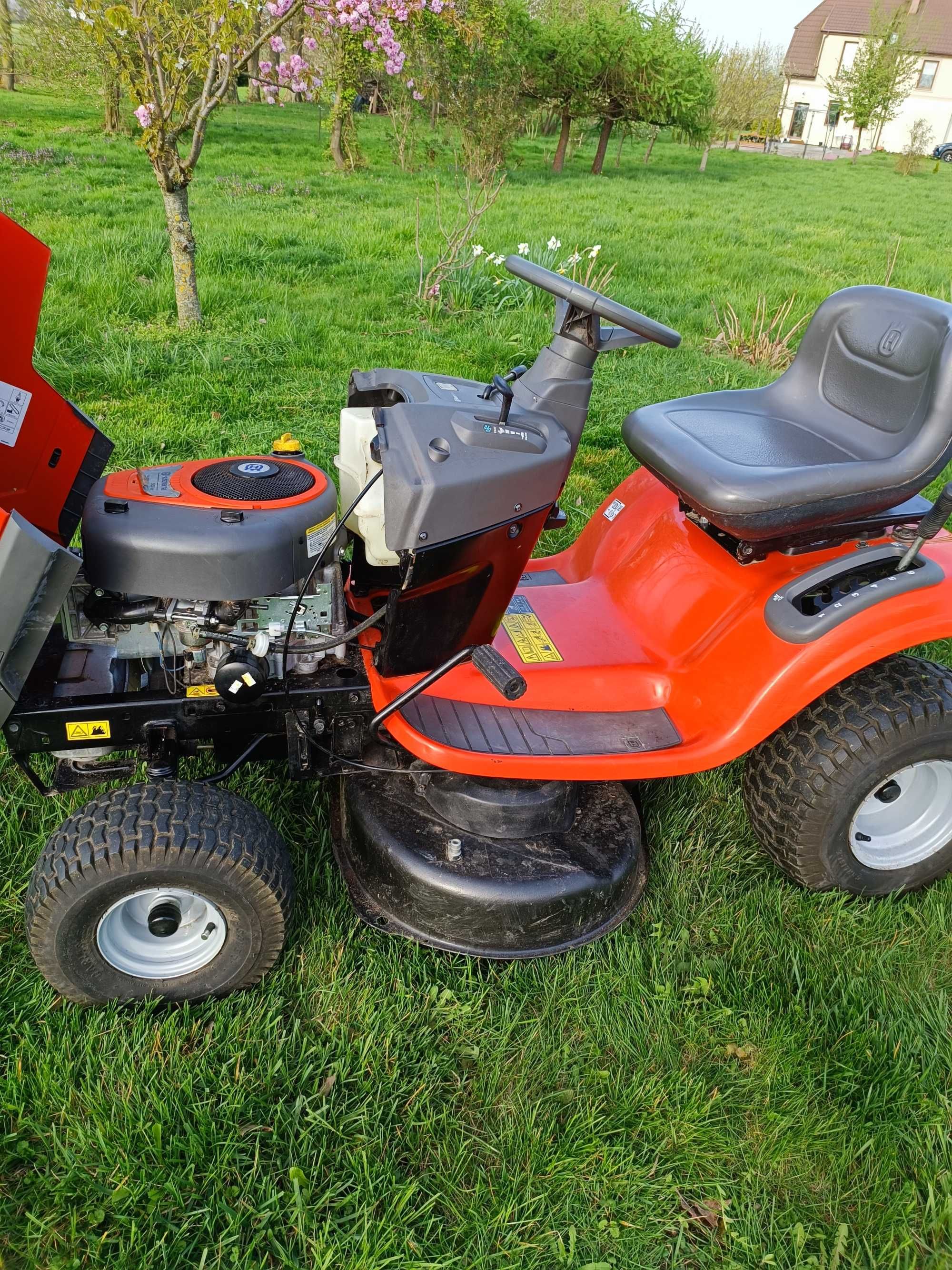 Traktor do koszenia trawy Husqvarna TS 138