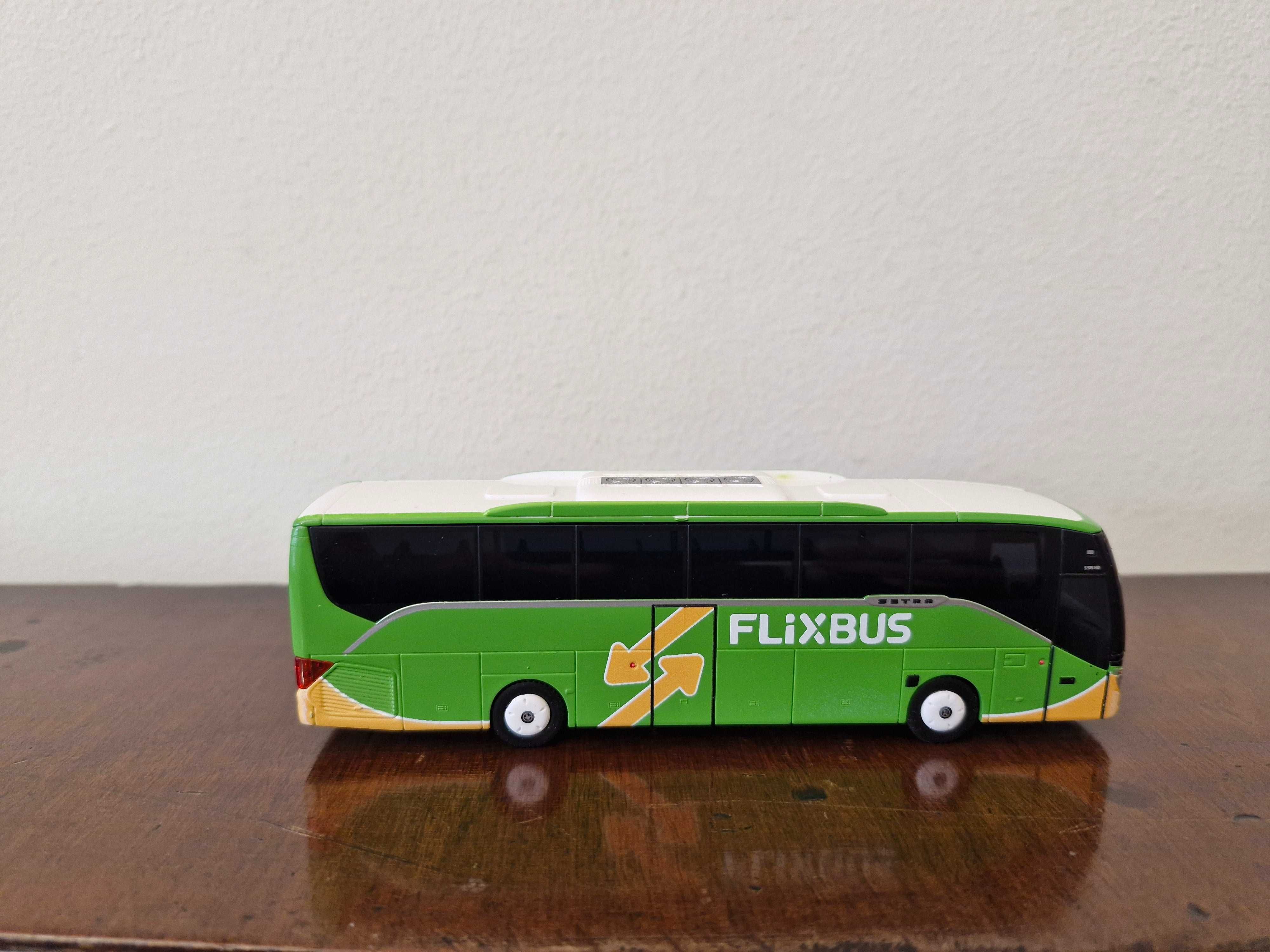 Autokar Setra S 515 HD FLIXBUS Rietze  77911 skala 1:87