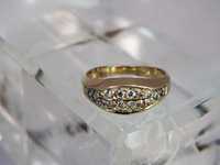 Złoty pierścionek z cyrkoniami