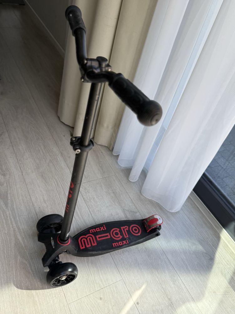 Hulajniga czarna maxi micro