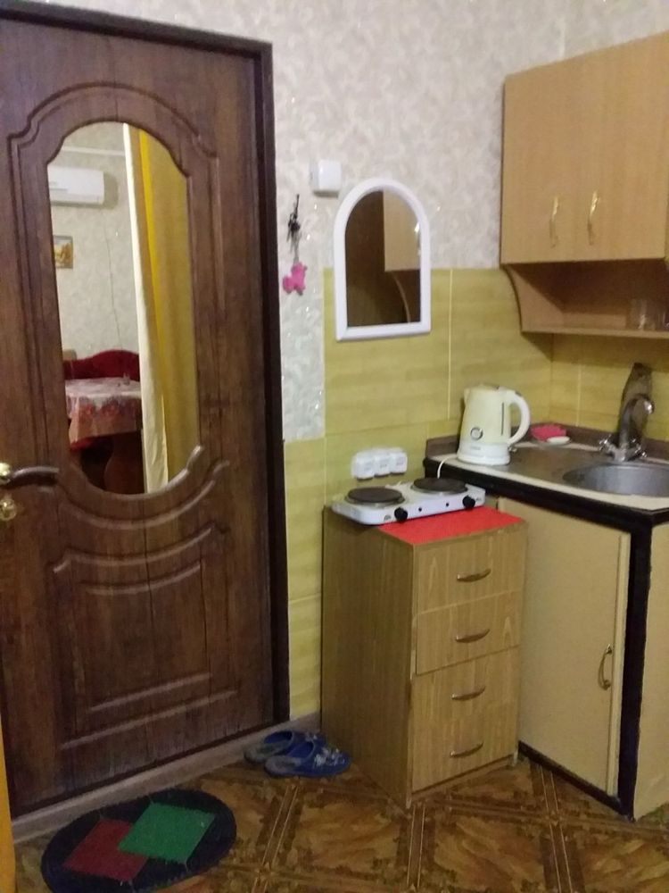 Оренда гостинки біля метро Індустріальна