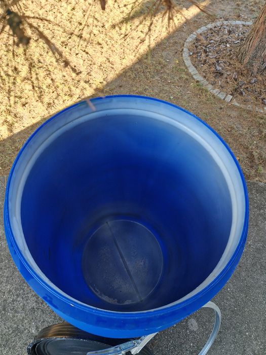 Beczka plastikowa 220L -Używana