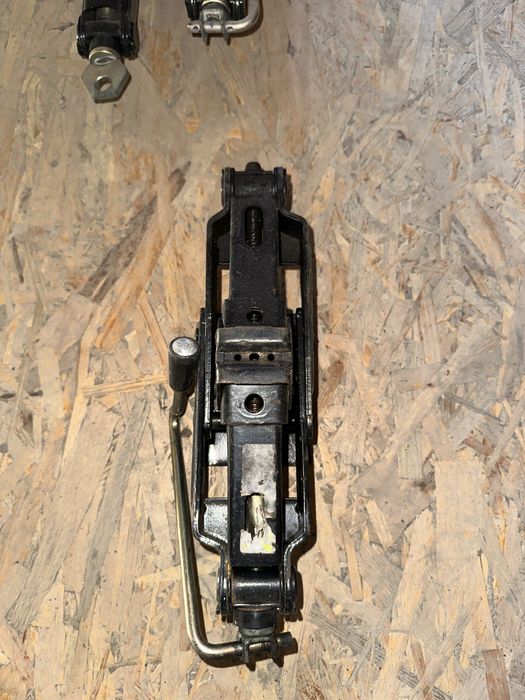 Домкрат w163w211w203Jeep grand cherokee volksvagen  opel