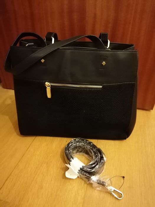 Carteira preta nova, em camurça