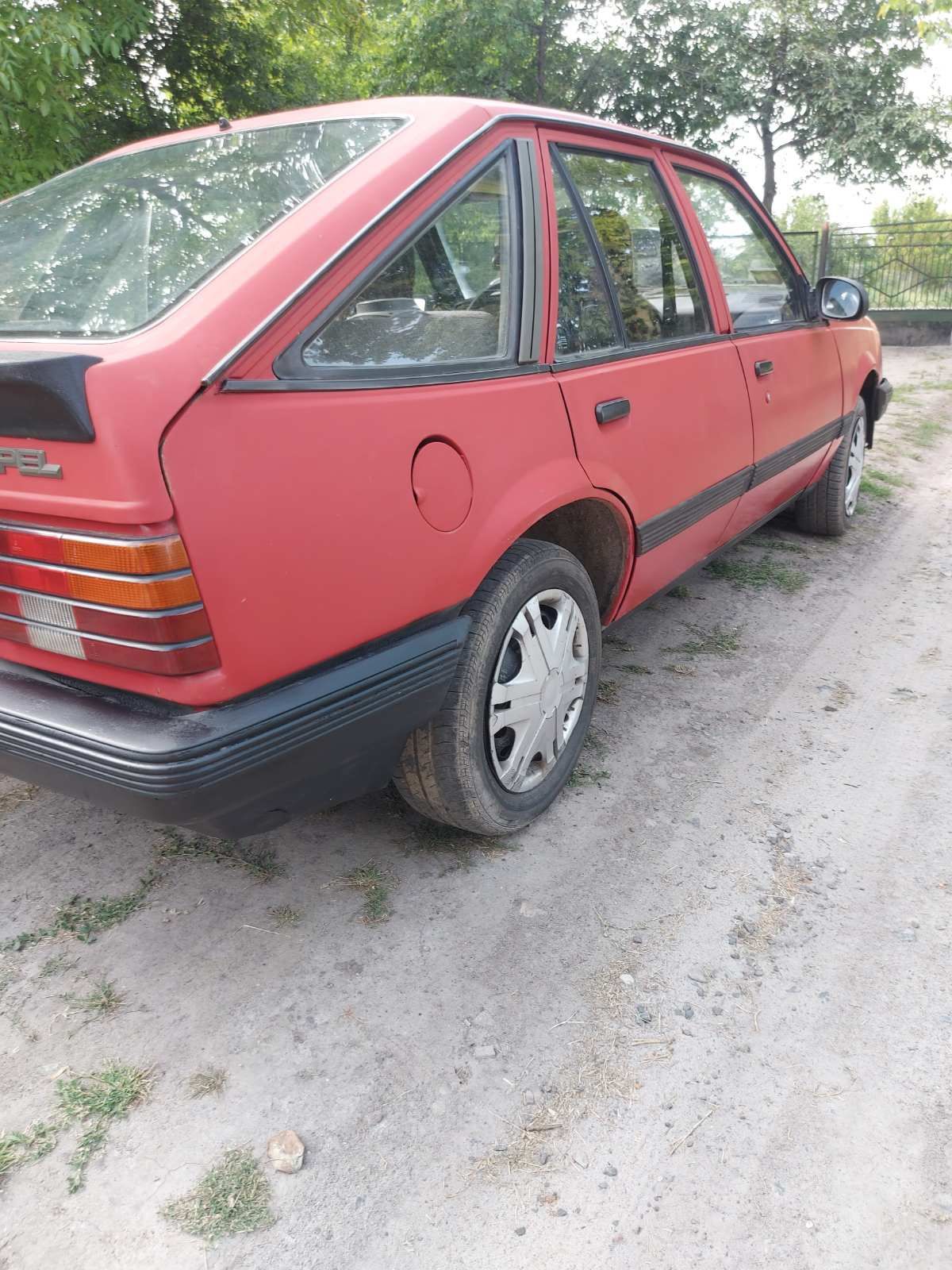 Продам Опель аскона