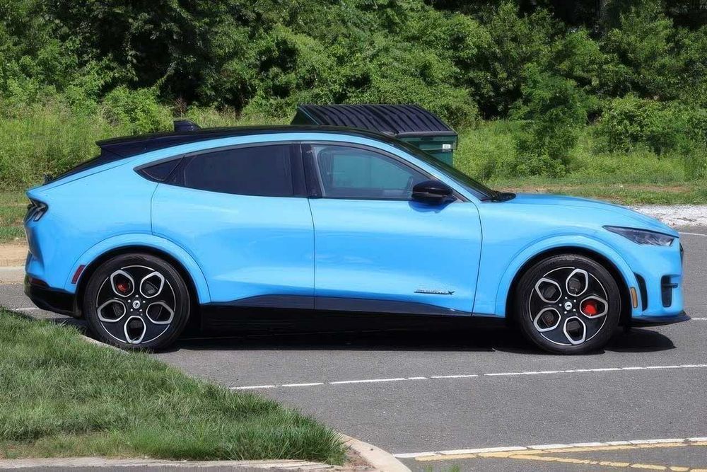 Ford Mustang Mach-E GT      2022