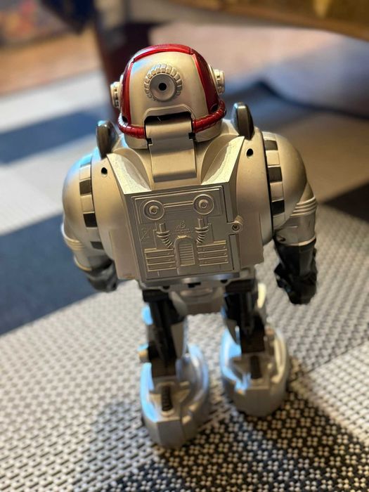 Робот на пульті / на батарейках - Космічний Воїн