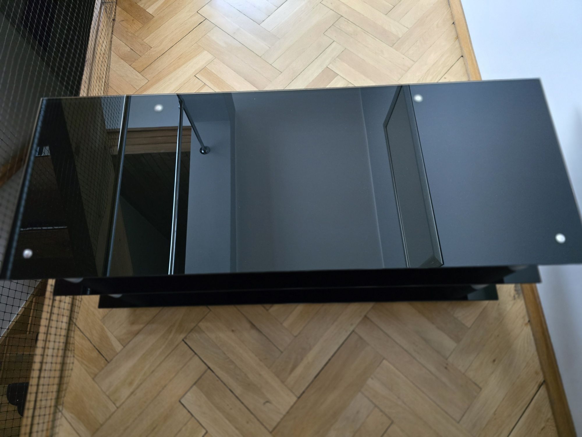Stolik RTV 112cm czarne szkło satyna szafka trzy półki
