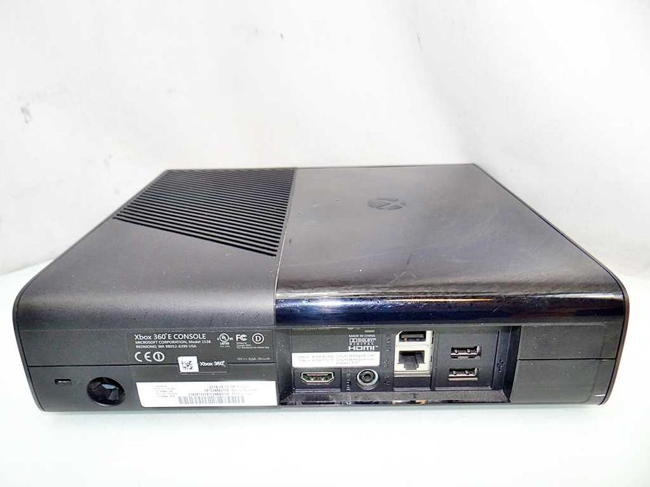 XBOX 360e / 250 GB / Kinect / Pad / 6 gier / Eko Komis