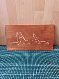 Obraz w drewnie - Zrelaksowana kobieta