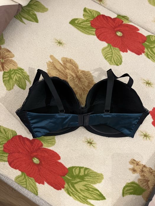Black and blue lace bra/Czarno-niebieski jędrny koronkowy biustonosz