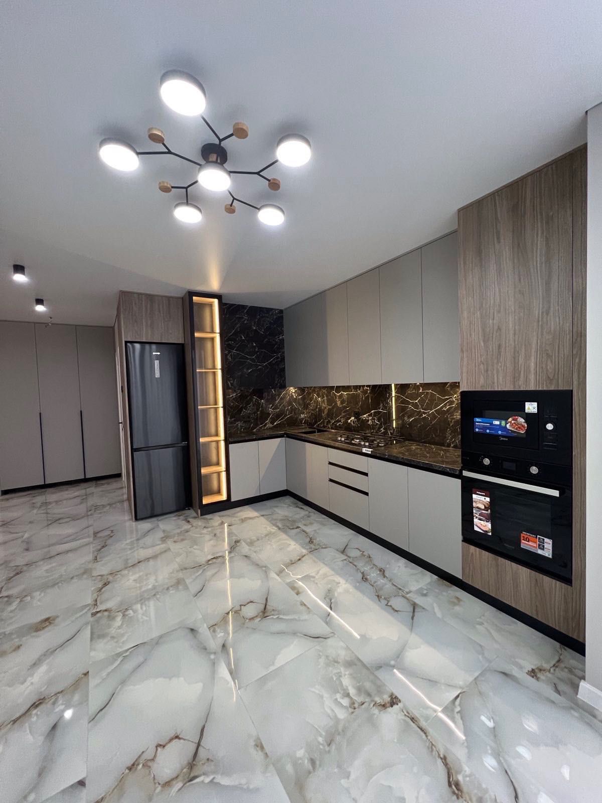 Продаж стильна 1 км квартира поруч з центром