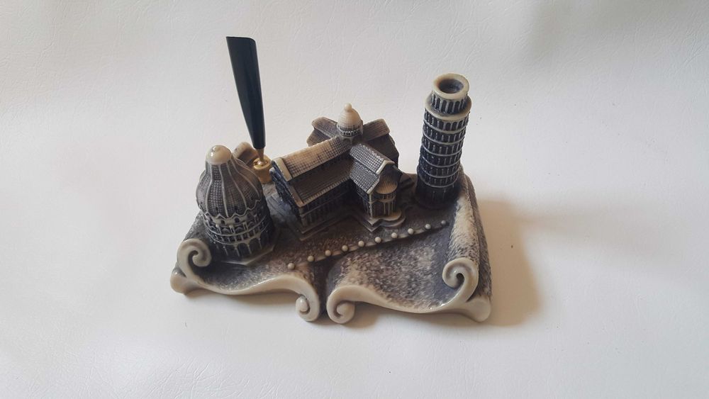 Pousa caneta de secretária em marfinite, com monumentos de Itália