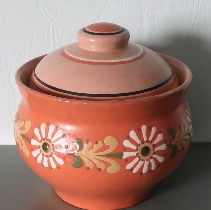 Макітра з кришкою