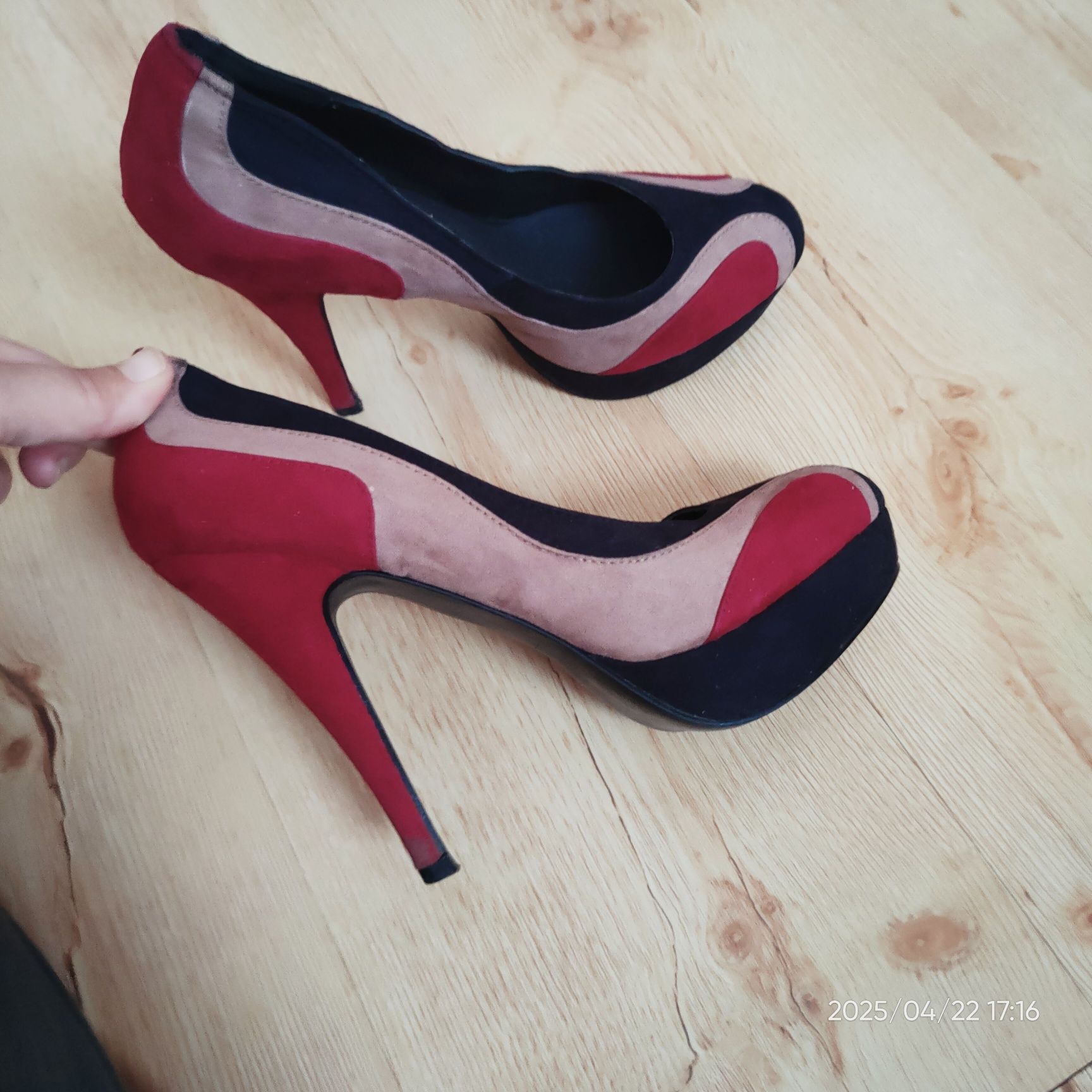 Buty na szpilce + gratis