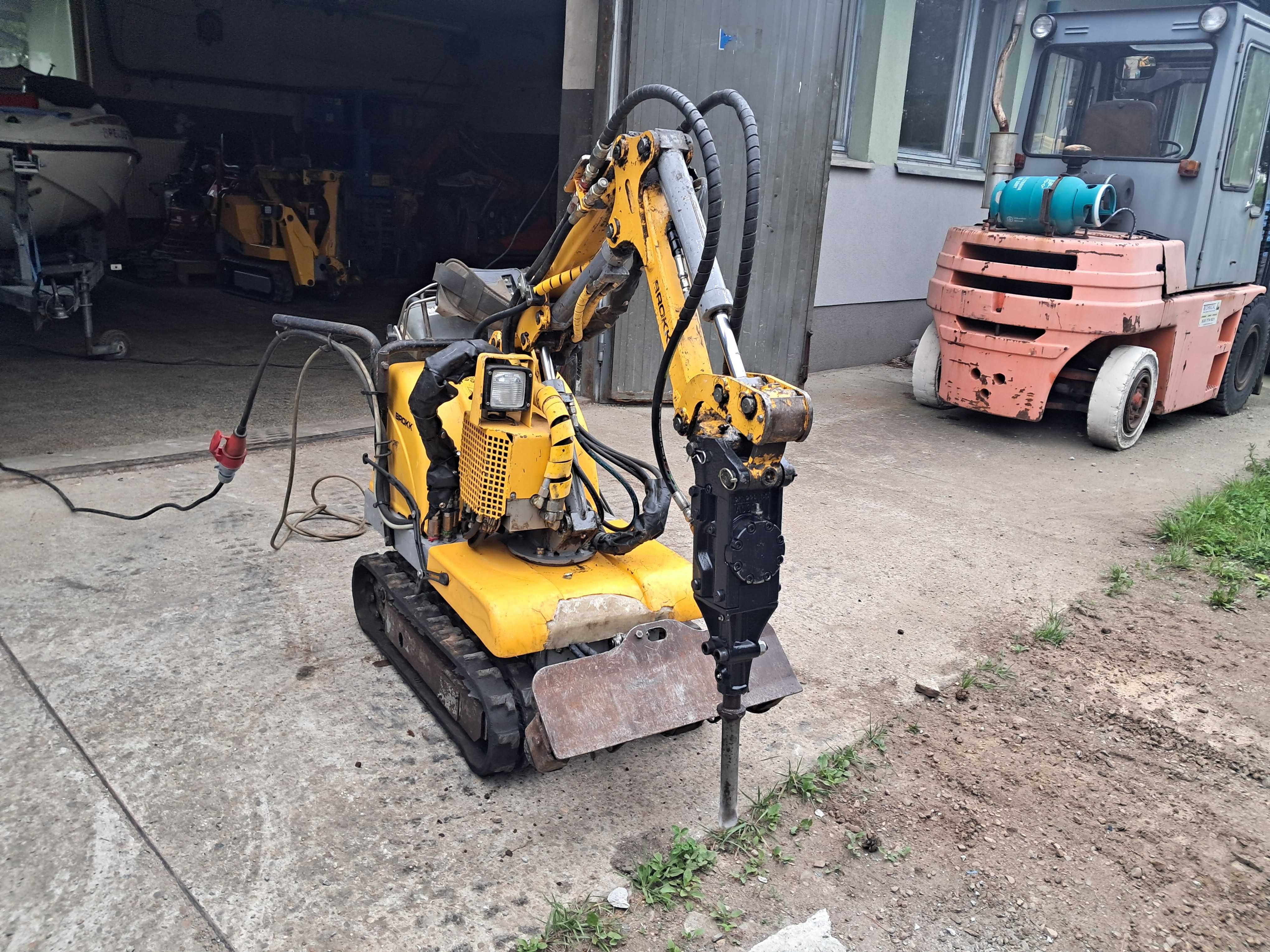 Robot Wyburzeniowy BROKK 40 , 2000r + młotek Atlas Copco