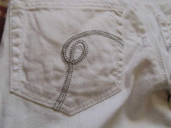 Фірмові,білі джинси,брюки,класика,40-42р з вишивкою