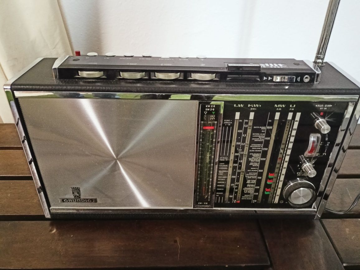 Stare radio tranzystorowe Grundig Satellite 6001.