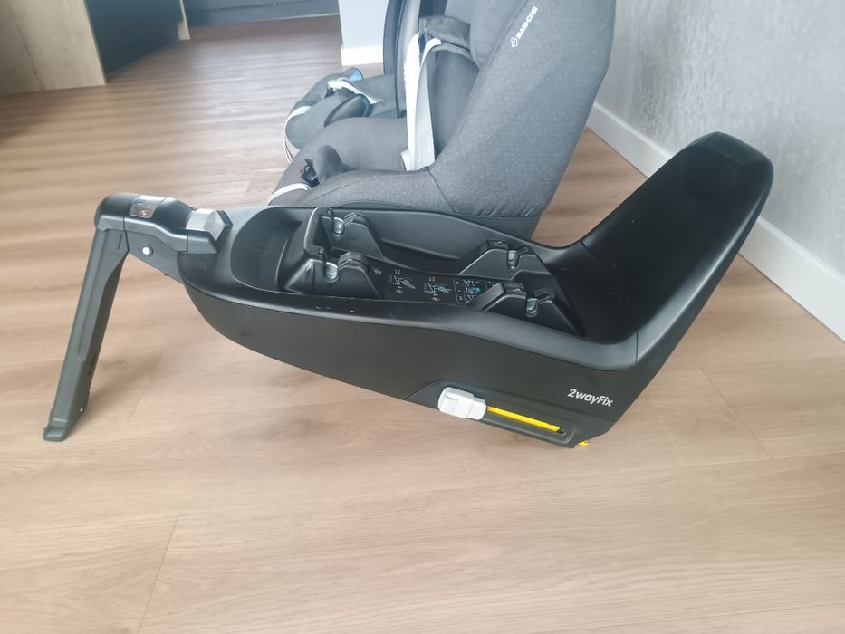 Zestaw Maxi Cosi. Baza 2way Fix, nosidełko pebble plus, fotelik pearl