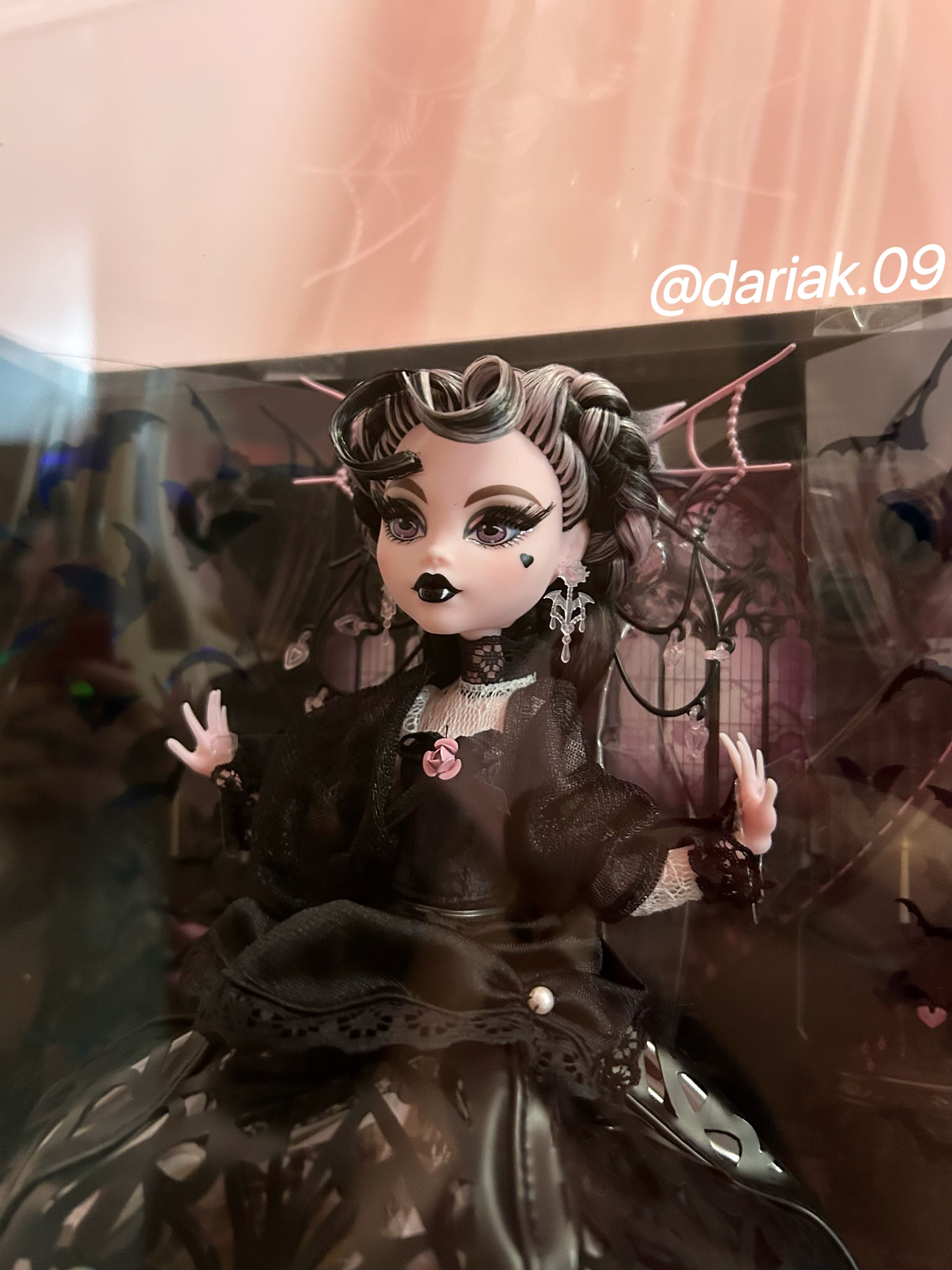 Draculaura Vampire Heart Doll Monster High Mattel