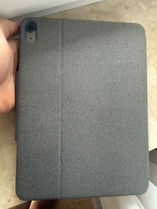 IPad Air 5 generacji Cellular 64 GB cellular klawiatura Logitech