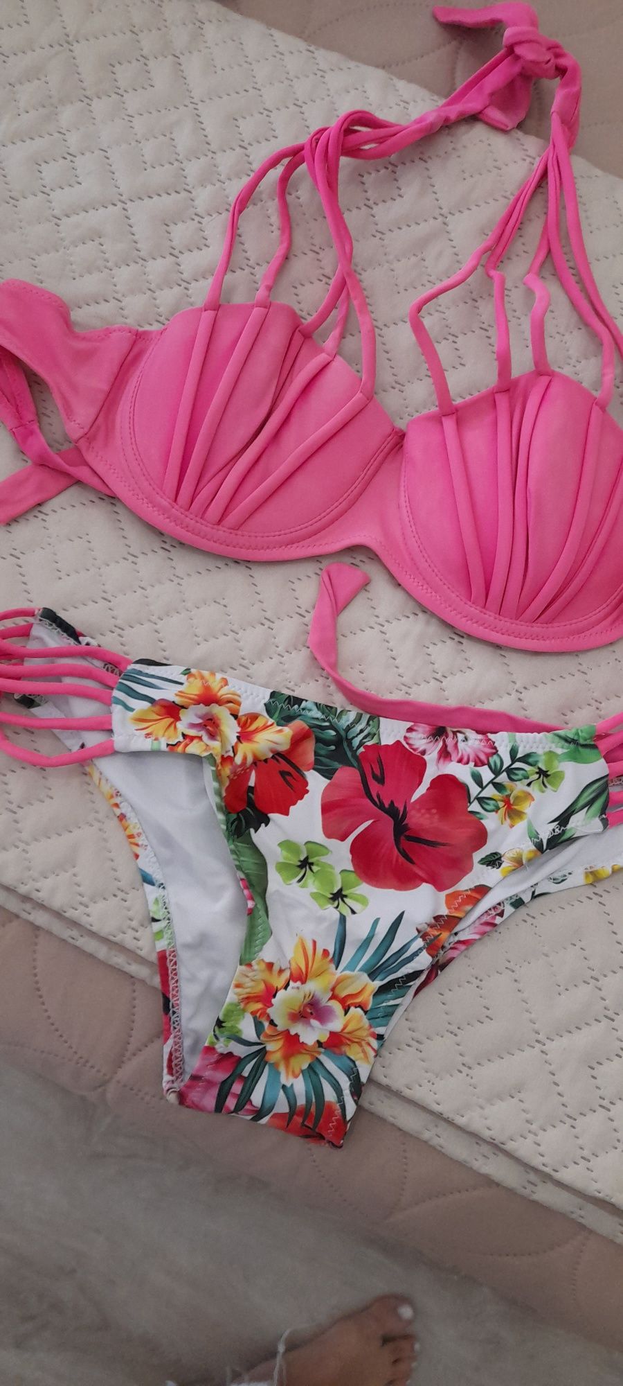 Bikini rosa com padrão