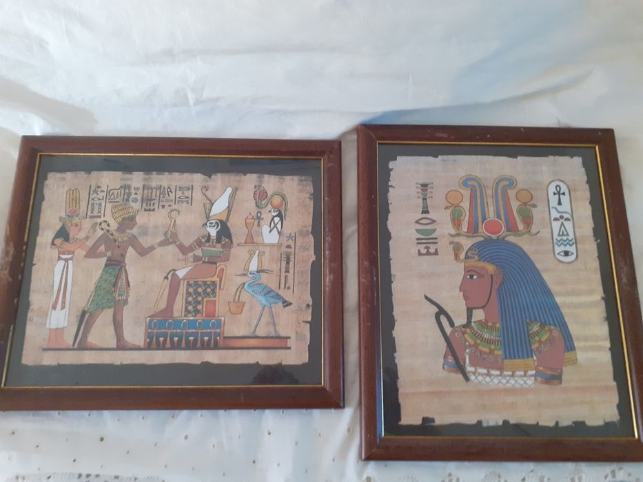 Quadros com molduras e gravuras