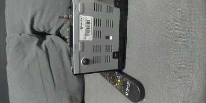 Тюнер Viasat з пультом.