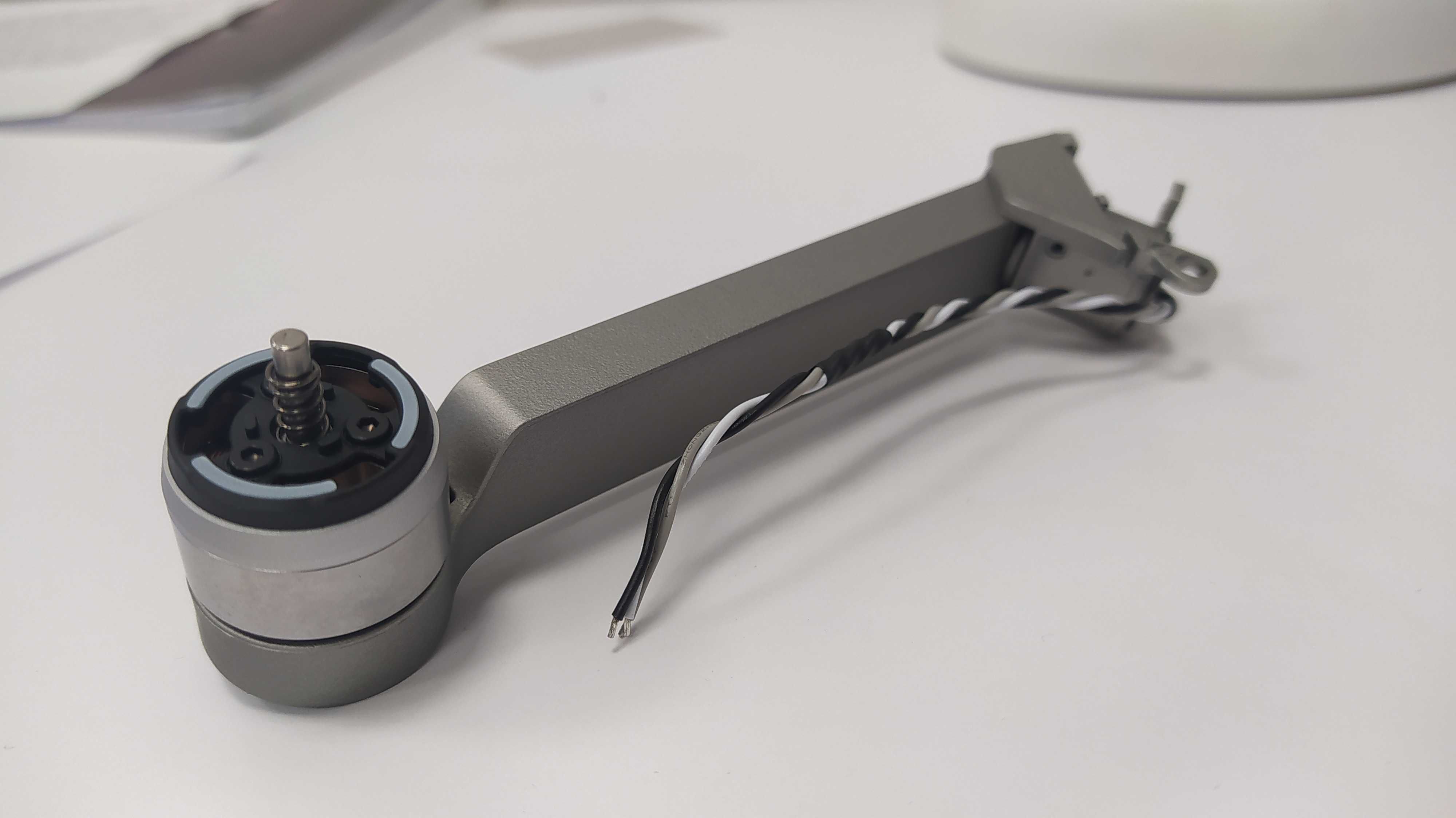 Tylne lewe ramię Mavic Pro Platinium