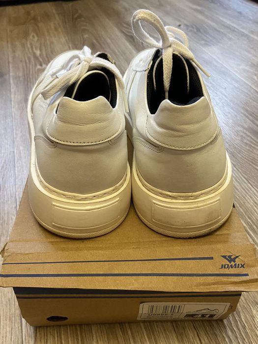 Продам кроссовки .43 размер.